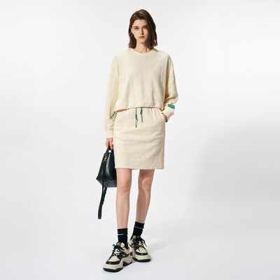 uti浅米色短款提花卫衣女