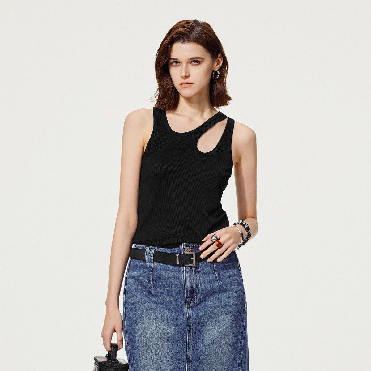 uti2025夏季新款黑色镂空弹力罗纹吊带女内搭背心上衣UK222217190