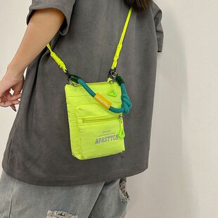 夏天高级感户外休闲手机斜挎小包包女2025新款 潮酷绿色帆布情侣包