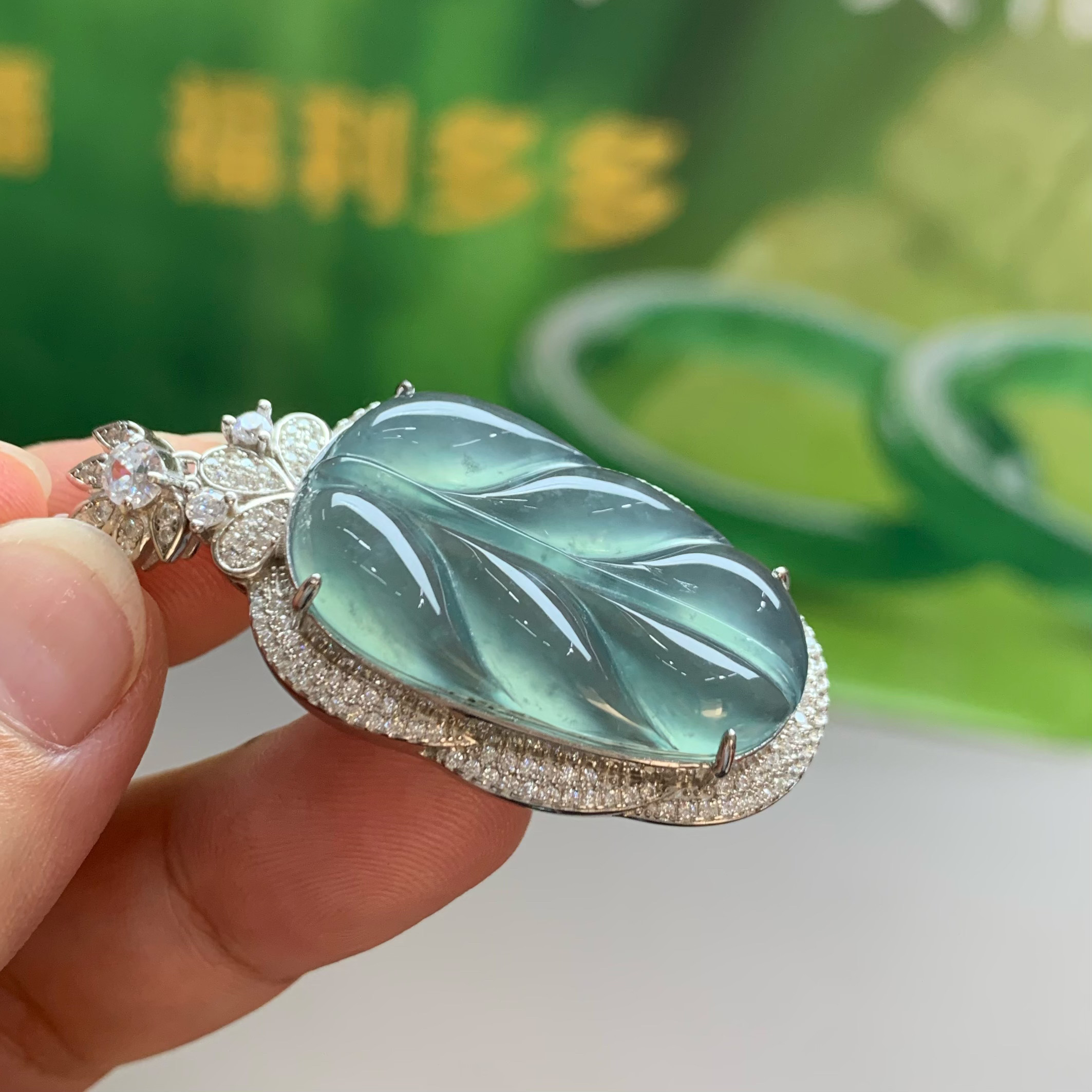 天然A货翡翠叶子颈饰