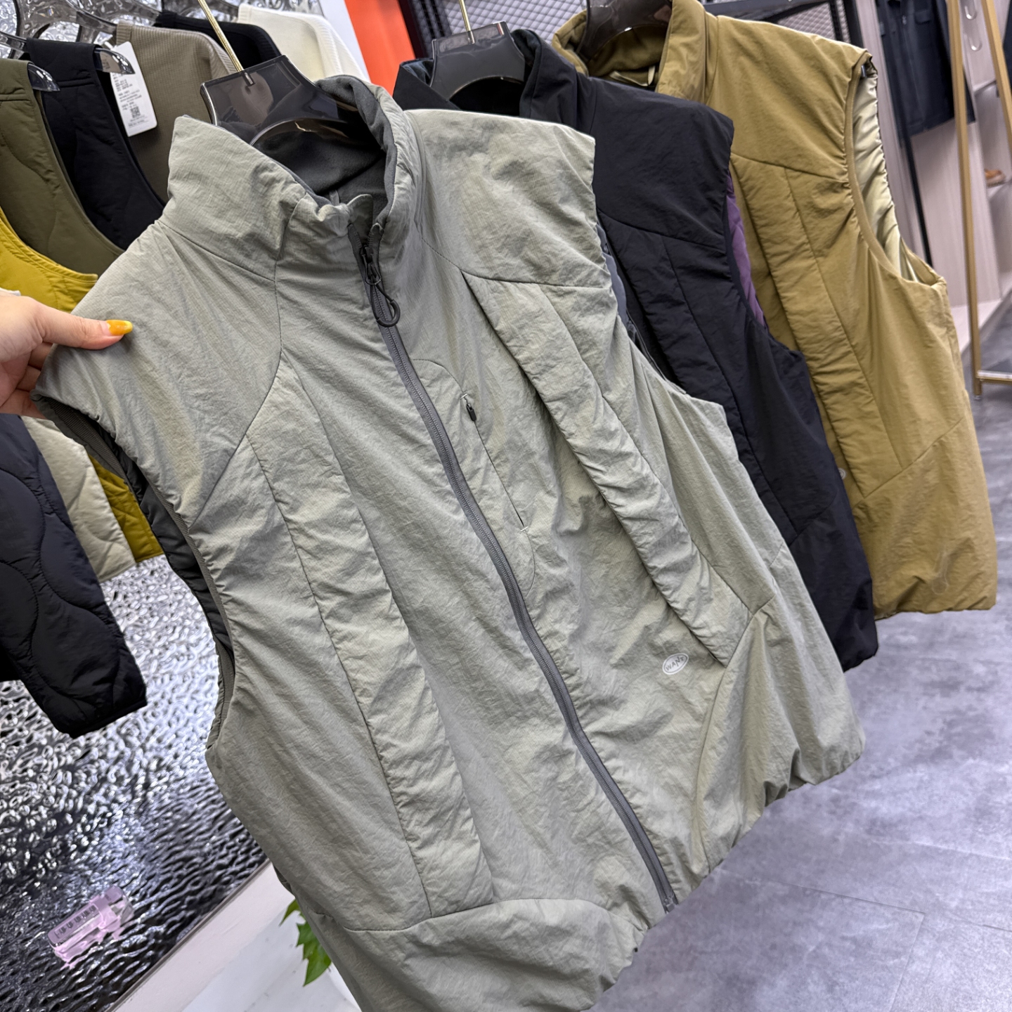 3D立体结构保暖时尚立领棉马甲男