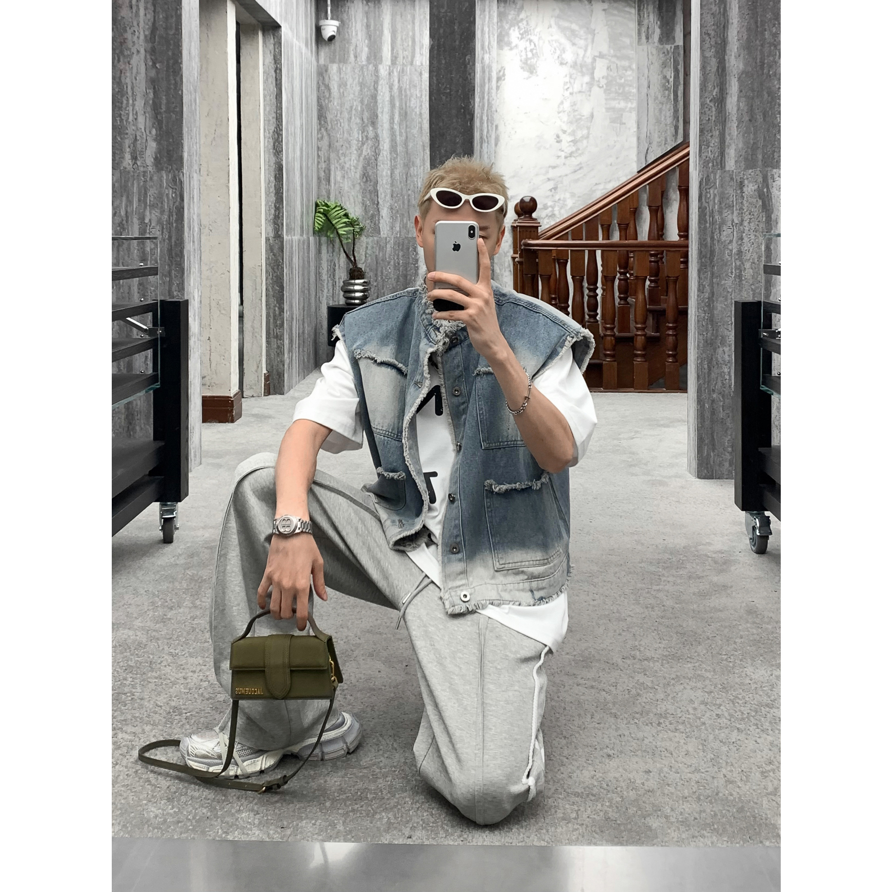 HOZI 水洗做旧多口袋设计垫肩牛仔马甲夏季新款休闲无袖牛仔夹克