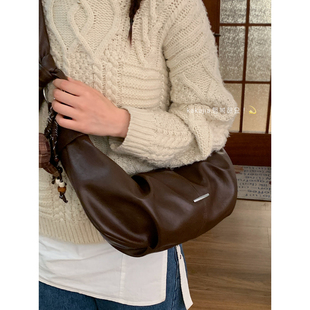 复古大容量斜挎包包女2025新款潮时尚韩版牛角包懒散风单肩马鞍包