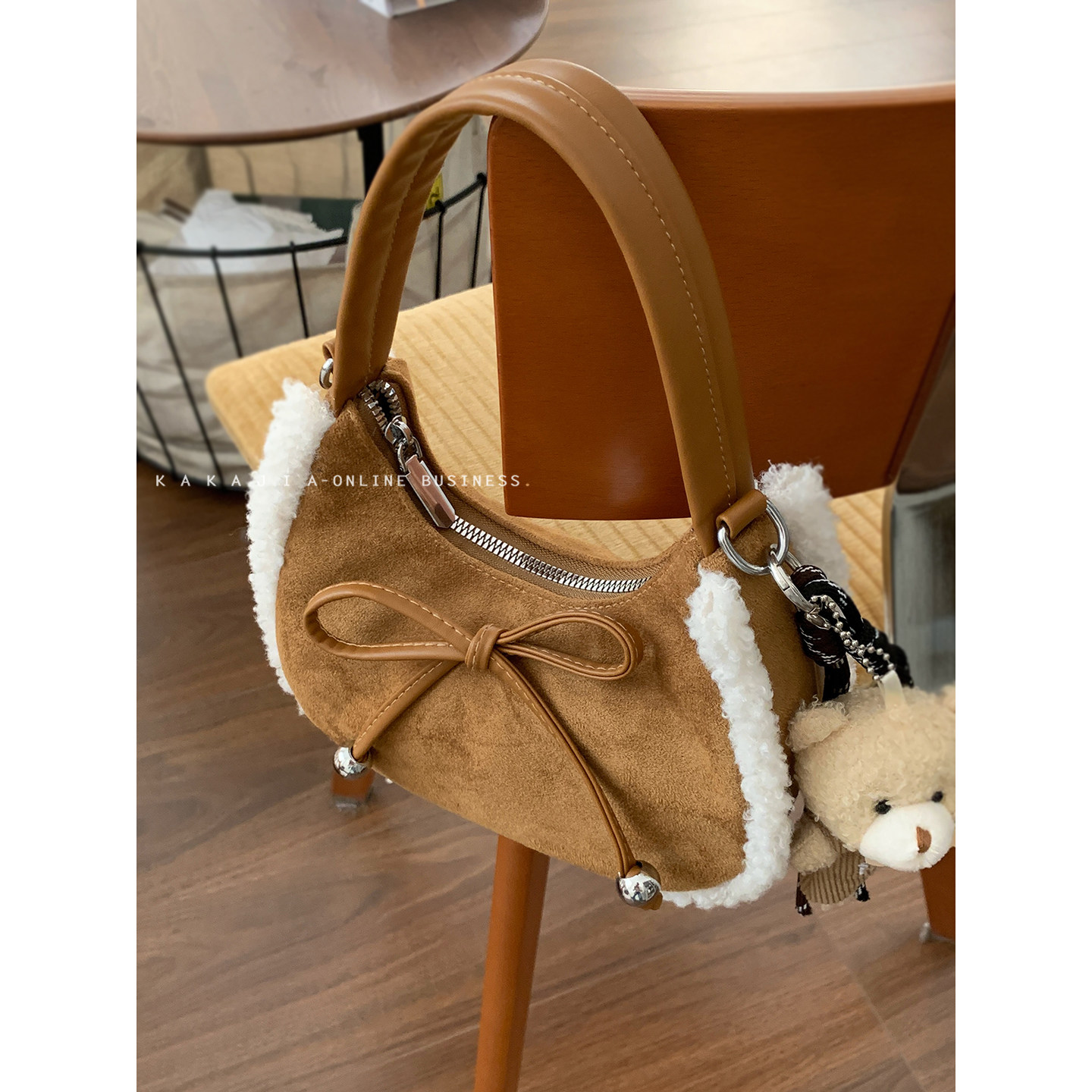 复古麂皮绒毛绒包包女2025新款潮时尚韩国腋下包百搭斜挎新月包