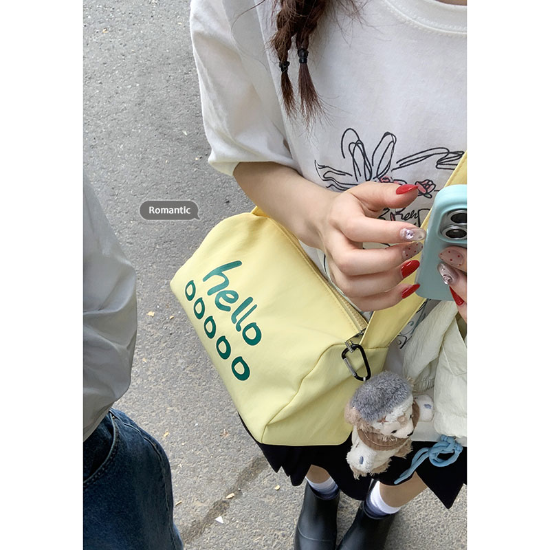 字母帆布包包女2025新款潮时尚韩国枕头包休闲大容量腋下包斜挎包