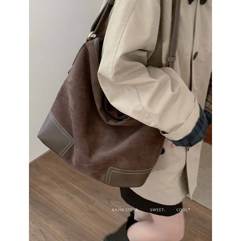 卡乐儿复古鹿皮绒大容量托特包