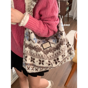 费尔岛羊羔毛毛包女冬季2025新款潮时尚学院风托特包大容量毛绒包
