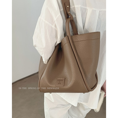 大容量简约百搭通勤单肩托特包