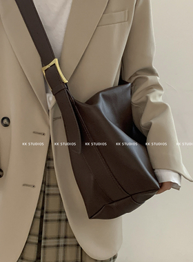 韩国大容量斜挎包包女2025新款潮休闲托特包单肩腋下包通勤包