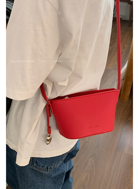 韩系小众元宝包包女式2025新款潮时尚水桶包百搭斜挎红色包新娘包