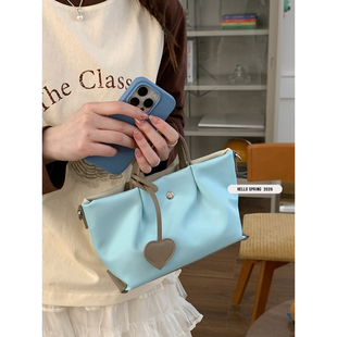 学院风尼龙帆布包包女2026新款潮时尚龙骧包百搭斜挎饺子包