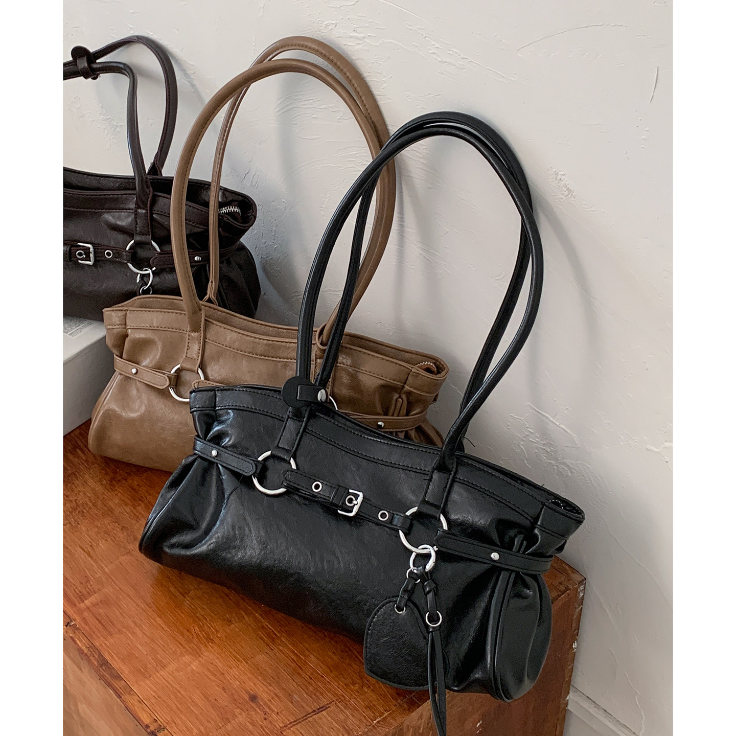 thumbnail for Autumn/Winter vintage hand-carry commuter bags for women, 2026 new trendy fashion Korean tote bags, single-shoulder motorcycle bags