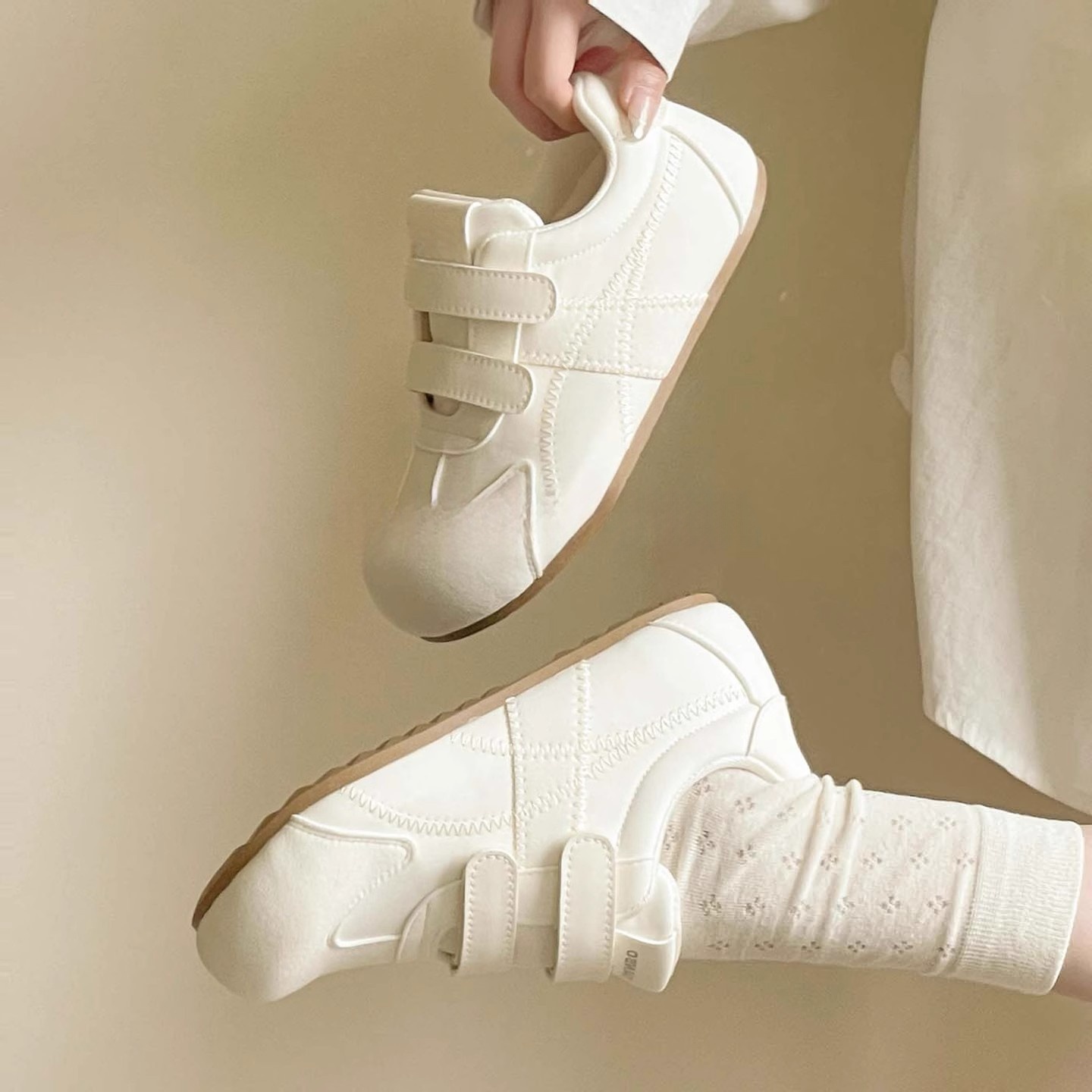 真皮～魔术贴小白鞋女2025新款秋季休闲板鞋百搭学生运动德训鞋