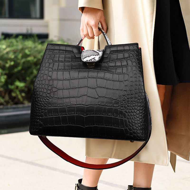 气质女士包包2025新款潮流大气百搭大容量时尚蛇纹手提单肩斜挎包