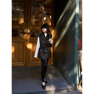 TOFOD 老钱曼波 B****C羔羊小湖羊皮毛一体马甲【点击跳转购买】