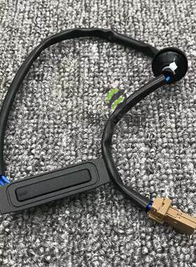 适用08-13款老奇骏MX6尾门开关后备箱智能锁按钮车后门按键内支架