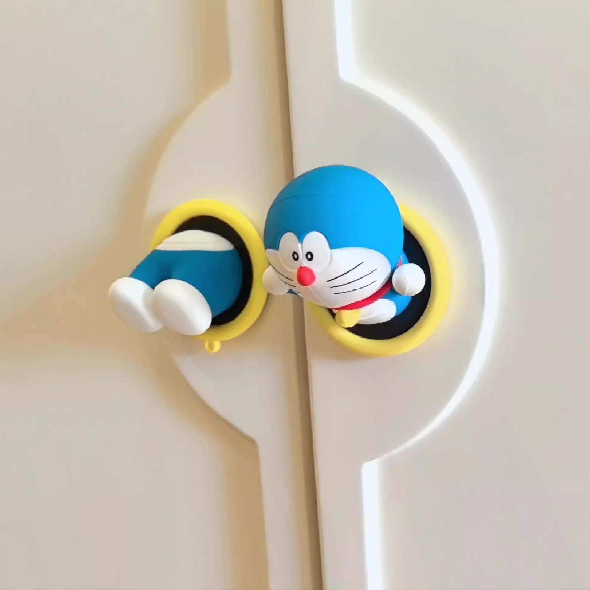 哆啦A梦门衣柜拉手免打孔儿童房创意卡通抽屉柜门装饰把手防撞贴