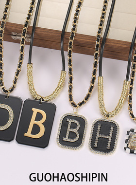 钛钢项链 新款时尚饰品长款项链CD字母黑色方牌吊坠毛衣链 DN042