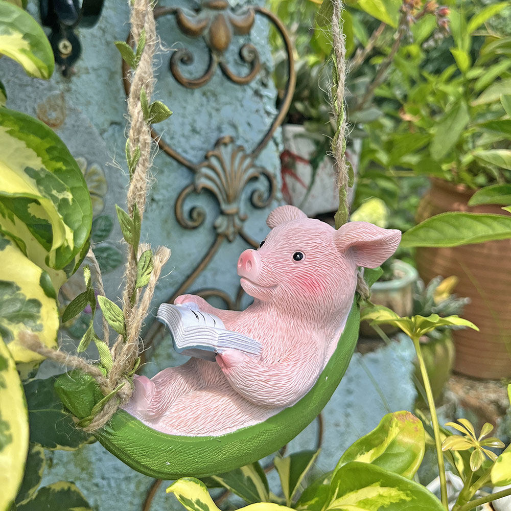 秋千小猪摆件花园爬藤架装饰挂件阳台庭院造景布置动物卡通工艺品