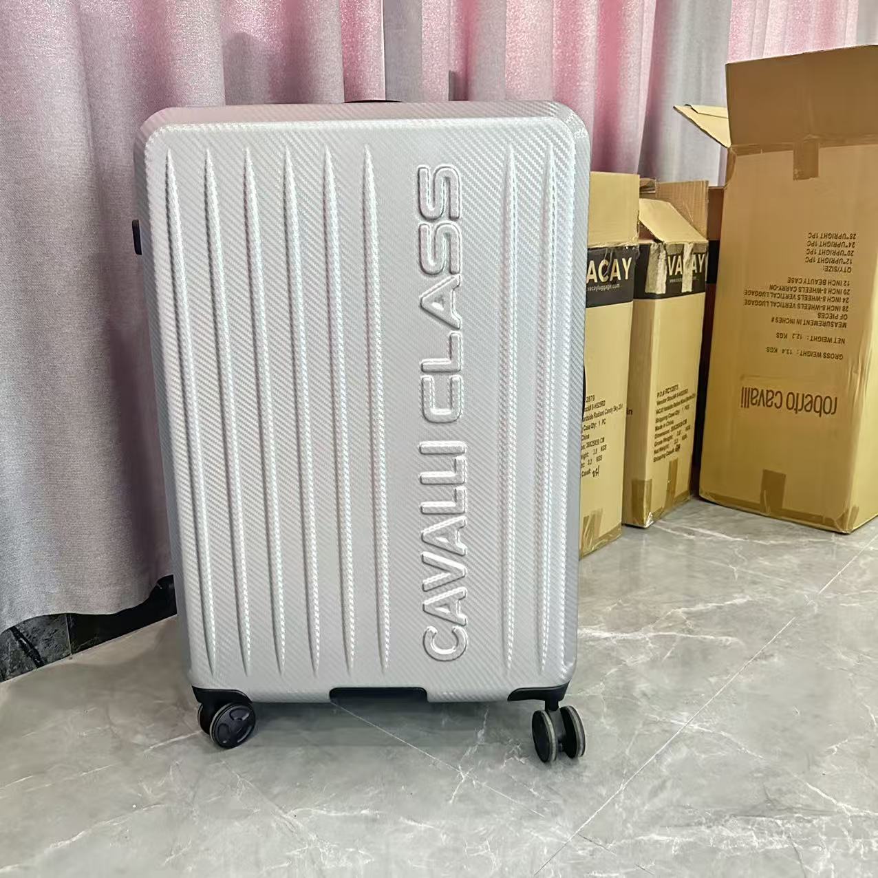 限时特卖！银色行李箱28寸登机箱拉杆箱旅行箱密码箱出国留学