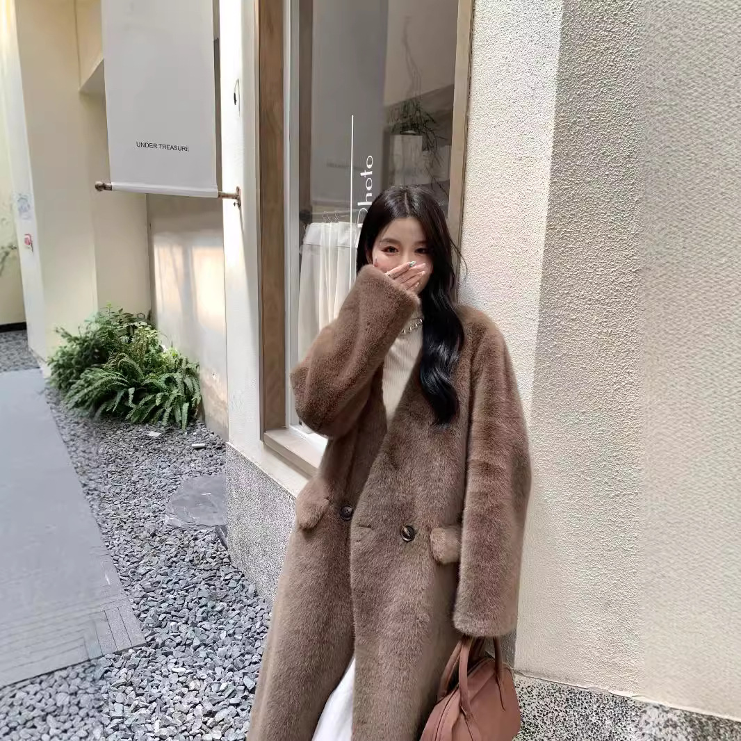 徐易易环保皮草仿水貂长款v领气质海宁皮毛一体加厚大衣2024新款