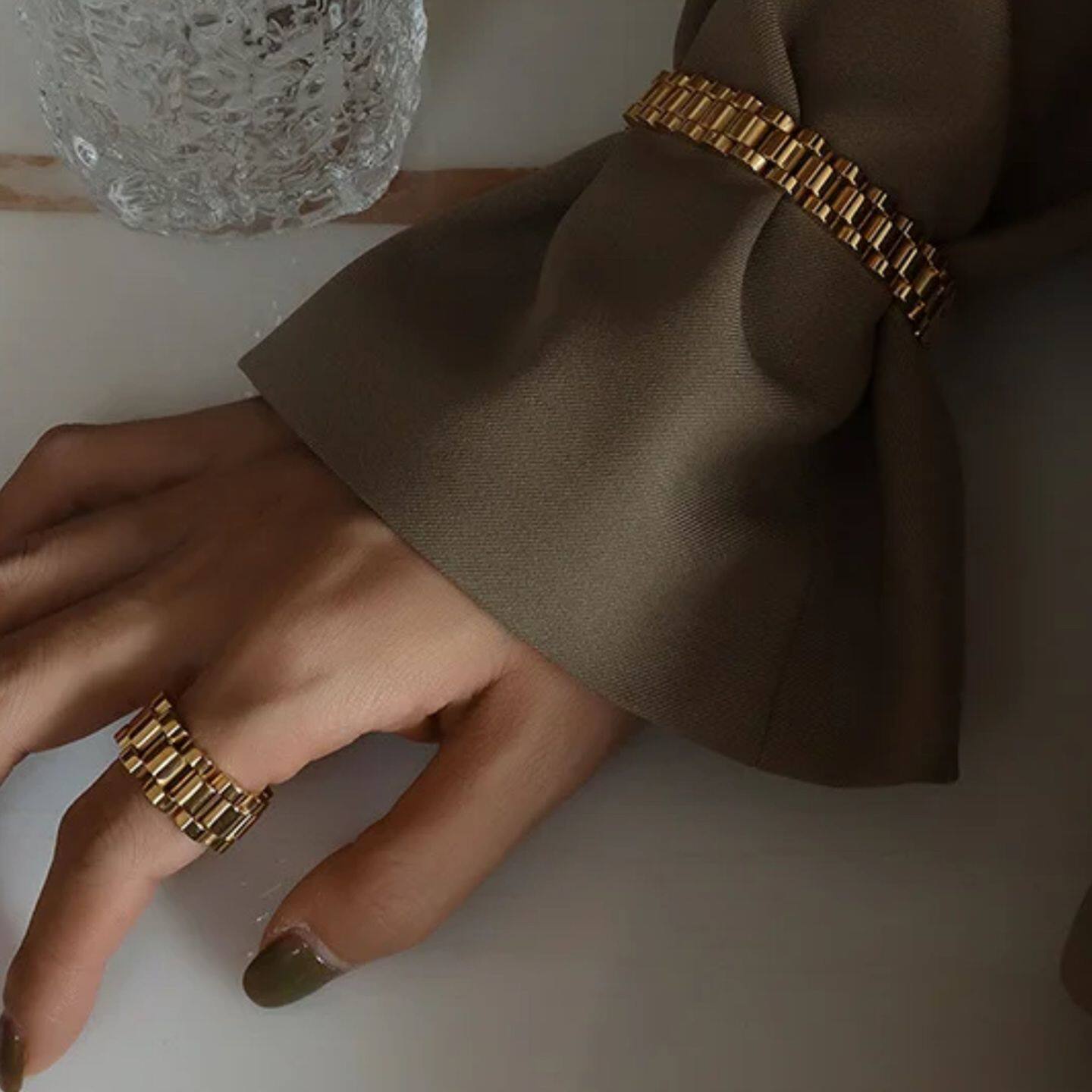 一套戴起来真好看戒指女小众设计表带样式情侣可碰水不掉色手链女