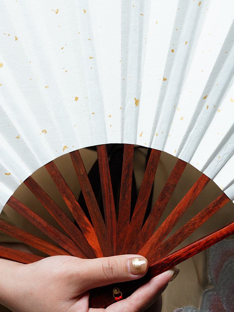 인도 작은 잎 붉은 백단 팬 여름 접는 팬 중국 스타일 고대 스타일 공백 마호가니 HANFU 팬 문화 놀이 접는 팬 중국 스타일