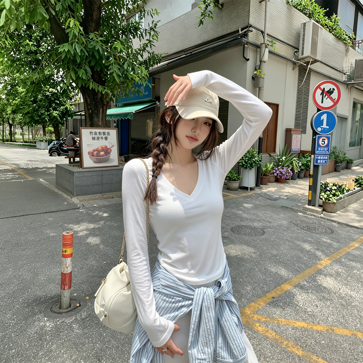 韩系白色正肩V领长袖t恤女秋季2026新款修身内搭打底衫流行上衣潮图片