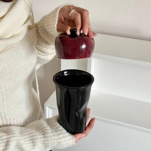 蛇果釉下彩杯子陶瓷马克杯家用办公带盖杯新居乔迁伴手礼手绘水杯