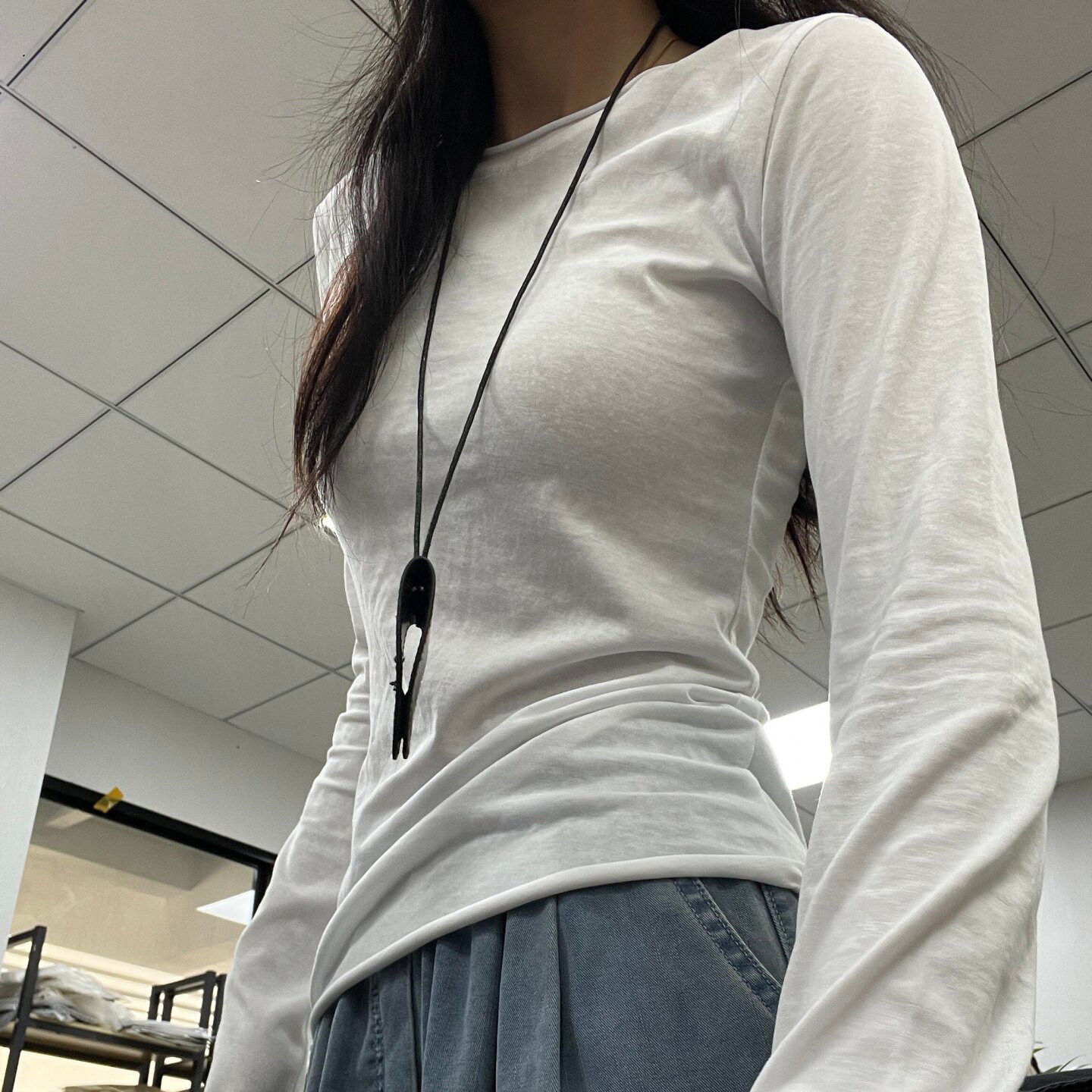 纸片人白色薄款长袖t恤女早春chic穿搭修身内搭打底罩衫微透上衣