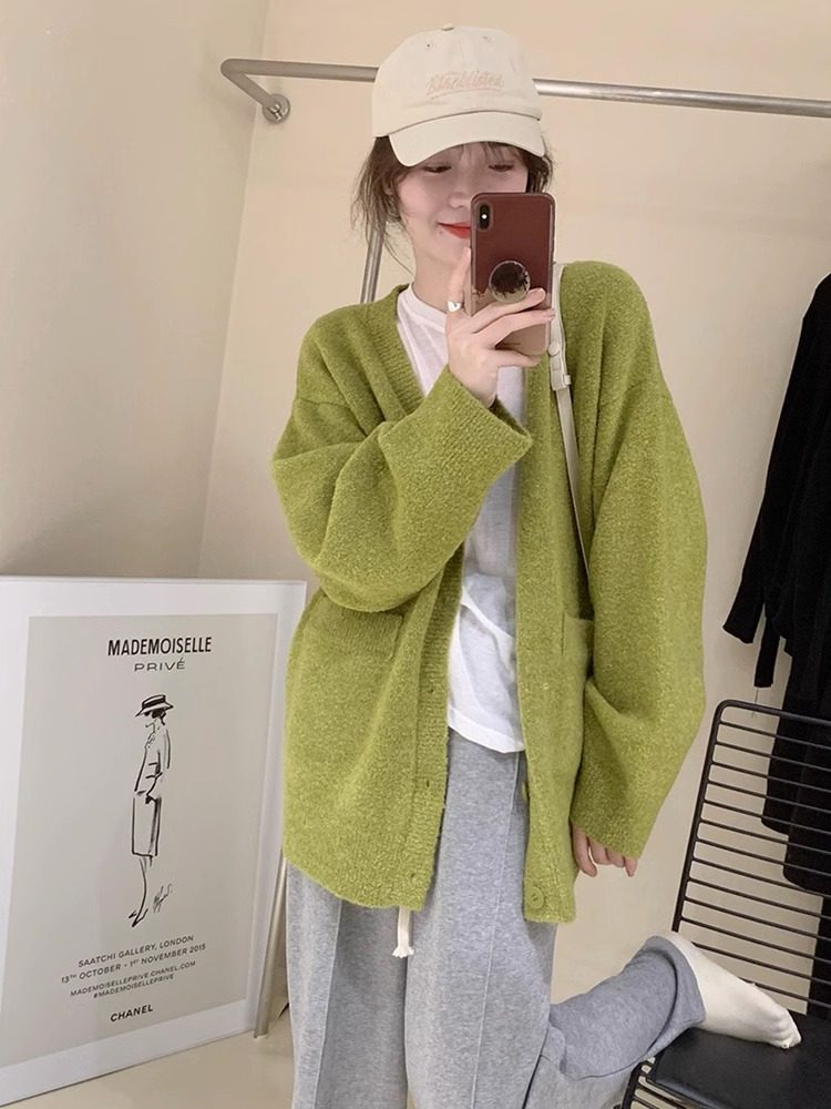 牛油果绿v领毛衣外套女秋冬季高级感宽松慵懒风针织开衫加厚上衣