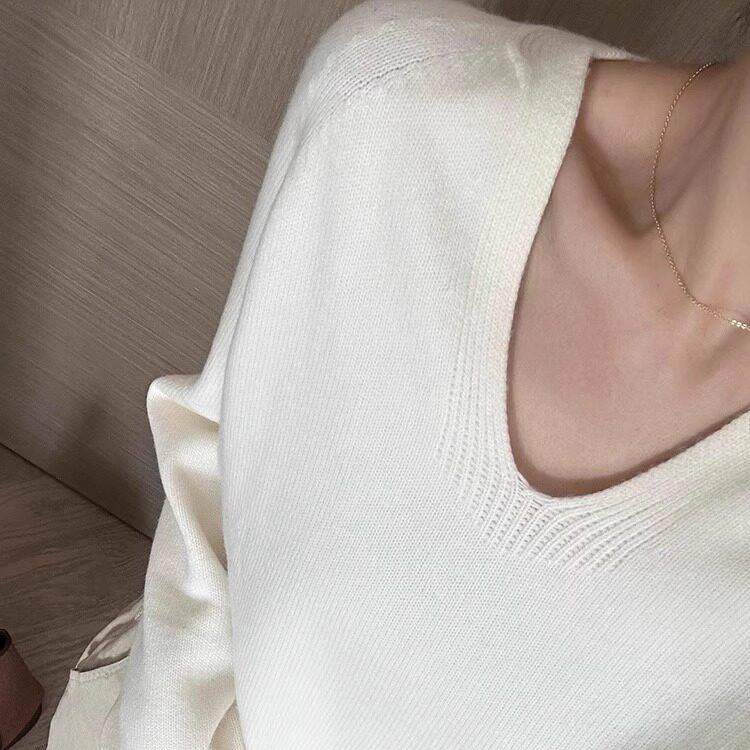 韩系巨好看白色v领毛衣女秋冬高级感宽松软糯针织衫内搭打底上衣