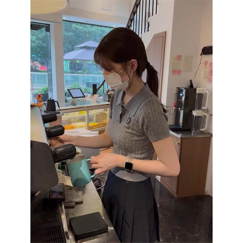 灰色麻花针织短袖polo衫女夏老钱风正肩修身冰丝t恤miu系短款上衣