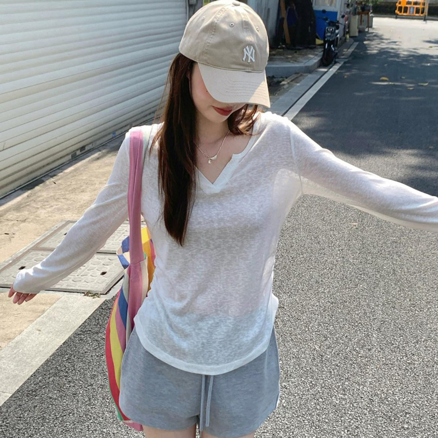 白色亚麻v领防晒罩衫长袖t恤女夏