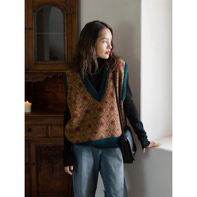 2025秋季新款V领针织马甲女宽松慵懒菱形格子纹毛衣背心马夹上衣