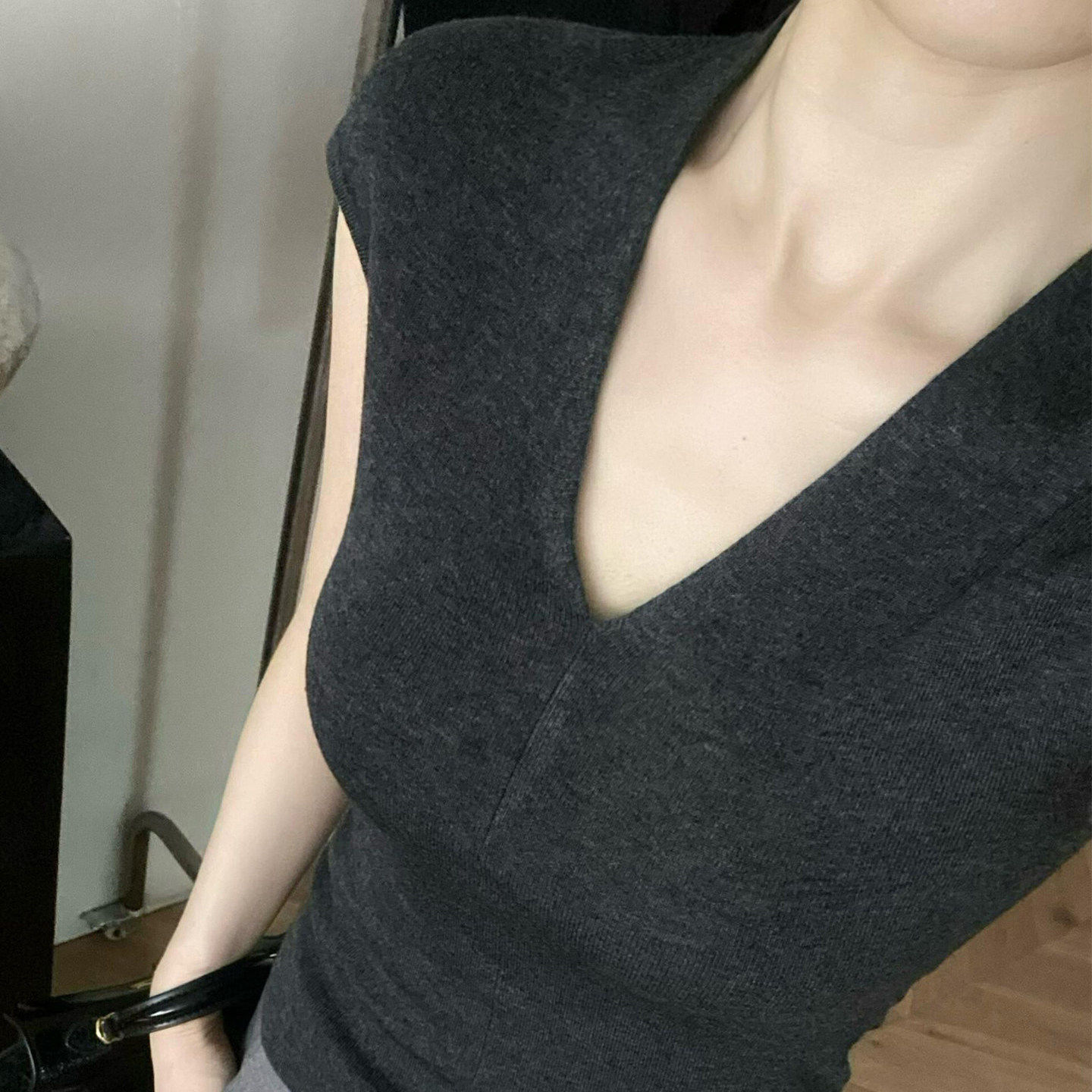 复古老钱风v领冰丝针织短袖t恤女