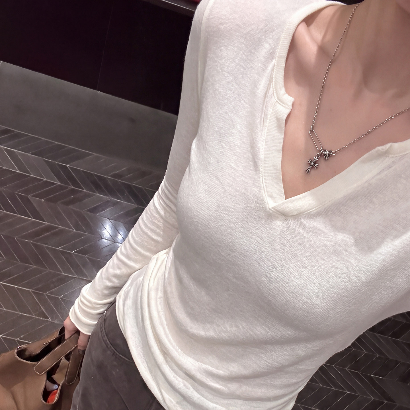 老钱风简约v领正肩针织长袖t恤女