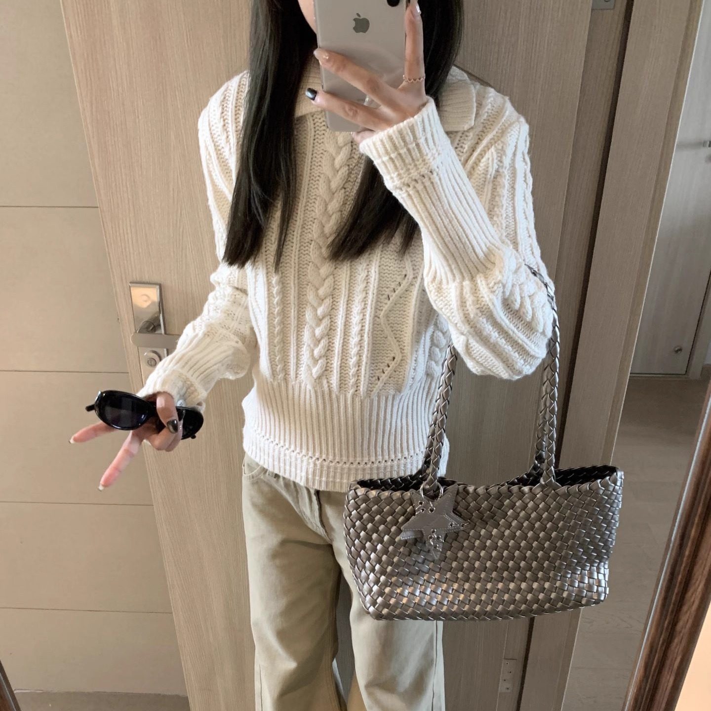 韩系翻领白色麻花毛衣女秋冬季巨好看修身收腰针织打底衫内搭上衣