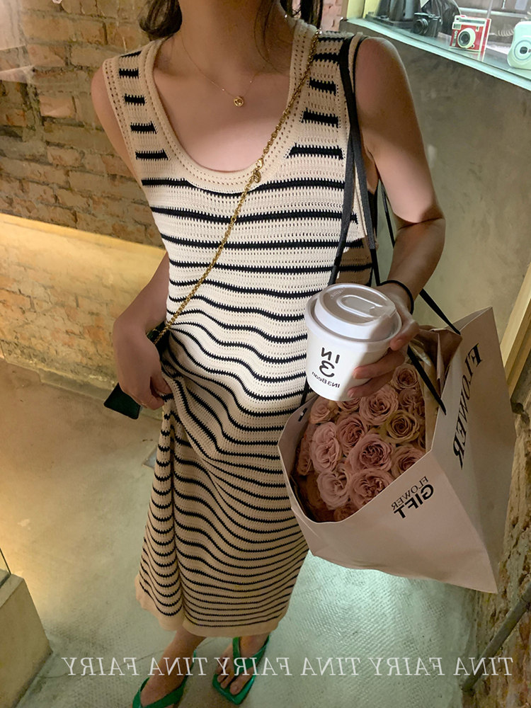 法式U领条纹吊带连衣裙女夏季薄款冰丝宽肩带针织无袖背心长裙子