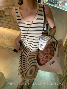 法式U领条纹吊带连衣裙女夏季薄款冰丝宽肩带针织无袖背心长裙子