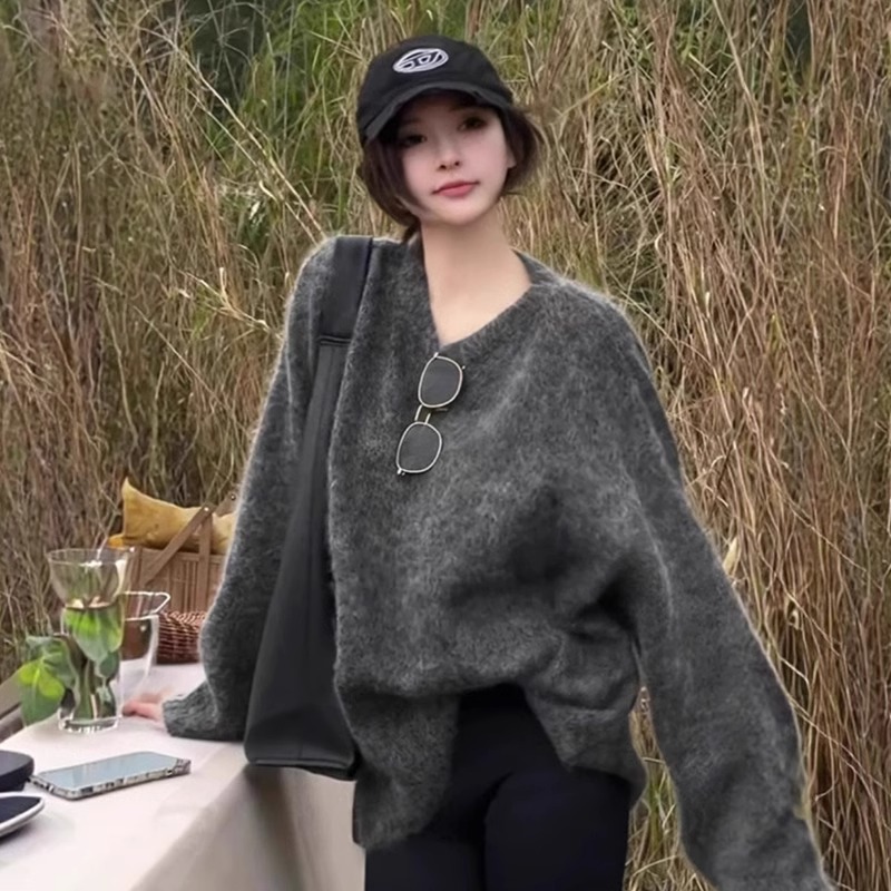 高级感灰色仿浣熊绒套头毛衣女秋冬慵懒宽松软糯针织羊绒衫上衣厚