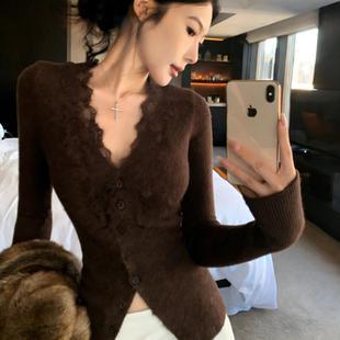 美拉德咖色v领蕾丝针织开衫女秋冬高级感修身内搭打底毛衣小上衣