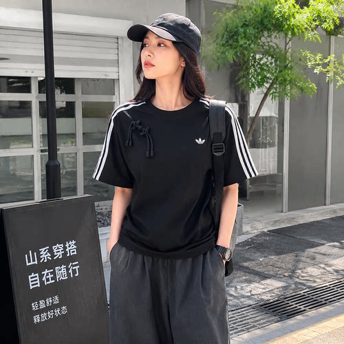 阿迪达斯女士款短款运动透气短袖