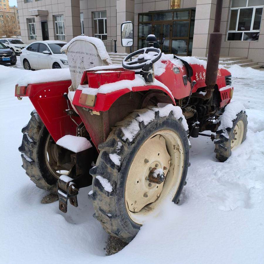 1月30日塔城车牌号为新4233939号轮式拖拉机一辆网络拍卖公告