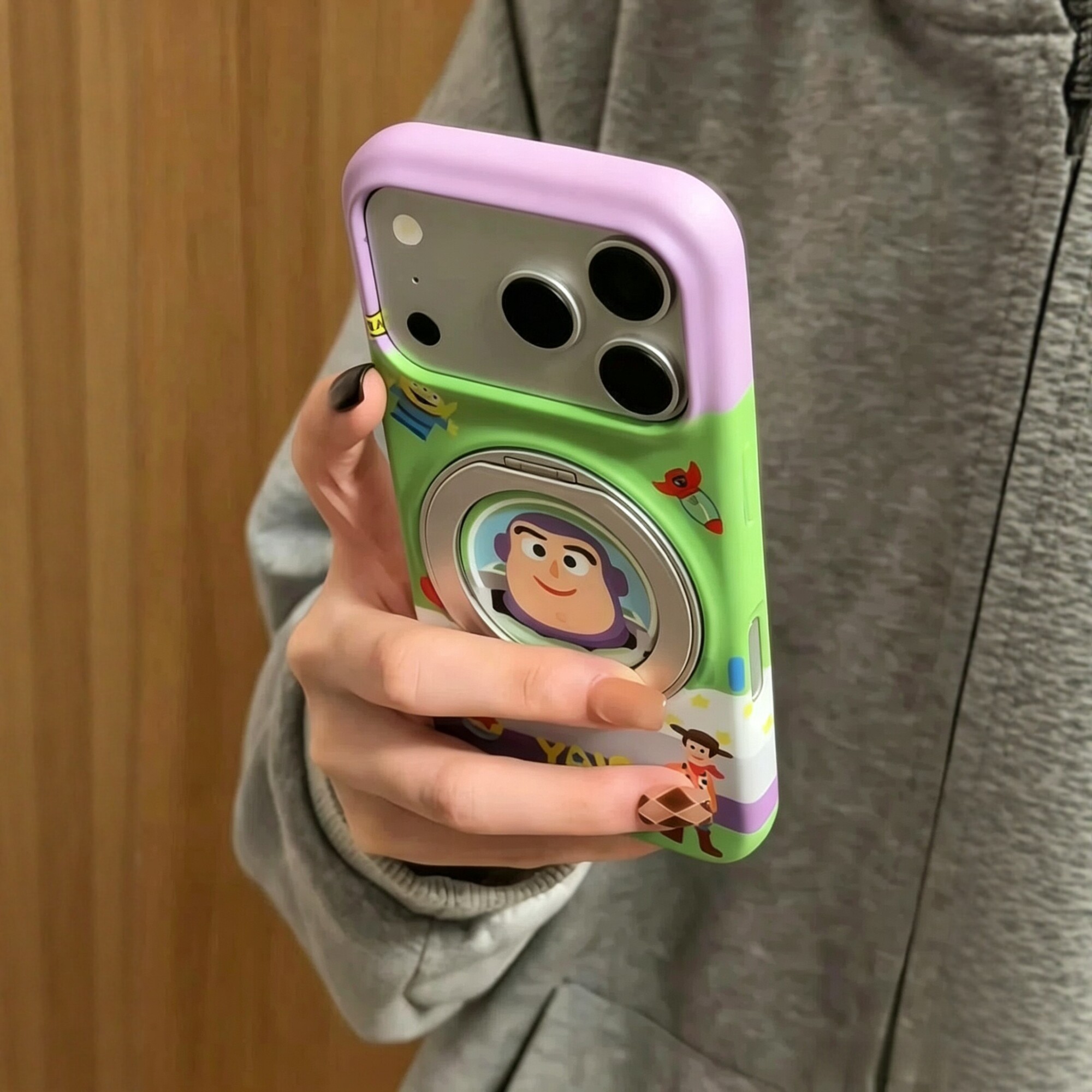 韩国动漫太空人牛仔360度旋转支架适用iPhone17promax手机壳苹果15pro新款17pro菲林硬壳16pro底部半包保护套