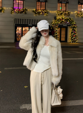 01/06 10AM 徐琳「雾凇雪融」翻领托斯卡纳皮毛一体H廓形皮草外套