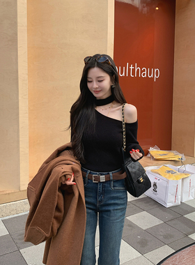 12/2  10AM  徐琳「博主穿搭」设计感纯欲挂脖挖肩坑条针织上衣