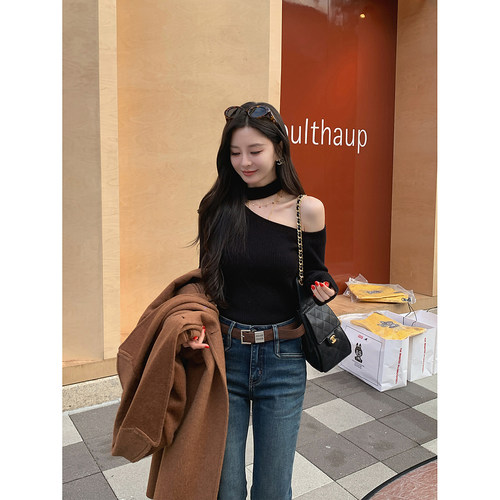 12/2  10AM  徐琳「博主穿搭」设计感纯欲挂脖挖肩坑条针织上衣