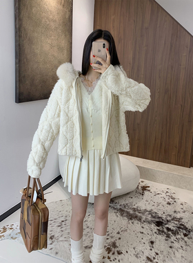 01/05 10AM 徐琳「冬日雪顶」棱格软糯绵羊毛+狐狸毛领毛衣外套