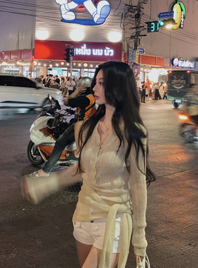 3/13  10AM  徐琳「雾中系结」早春微透半开领针织坑条两件套上衣